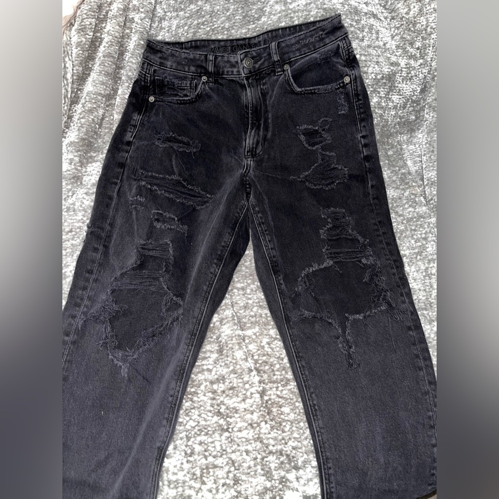 Worn once AE cropped mom jeans.